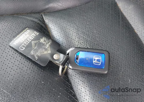 2017 Honda Accord Hybrid Touring z USA, uszkodzony, nr VIN JHMCR6F77HC001147